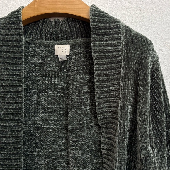 Velour Knit Style Women's Cardigan Sweater Dark Green size small - Picture 3 of 11